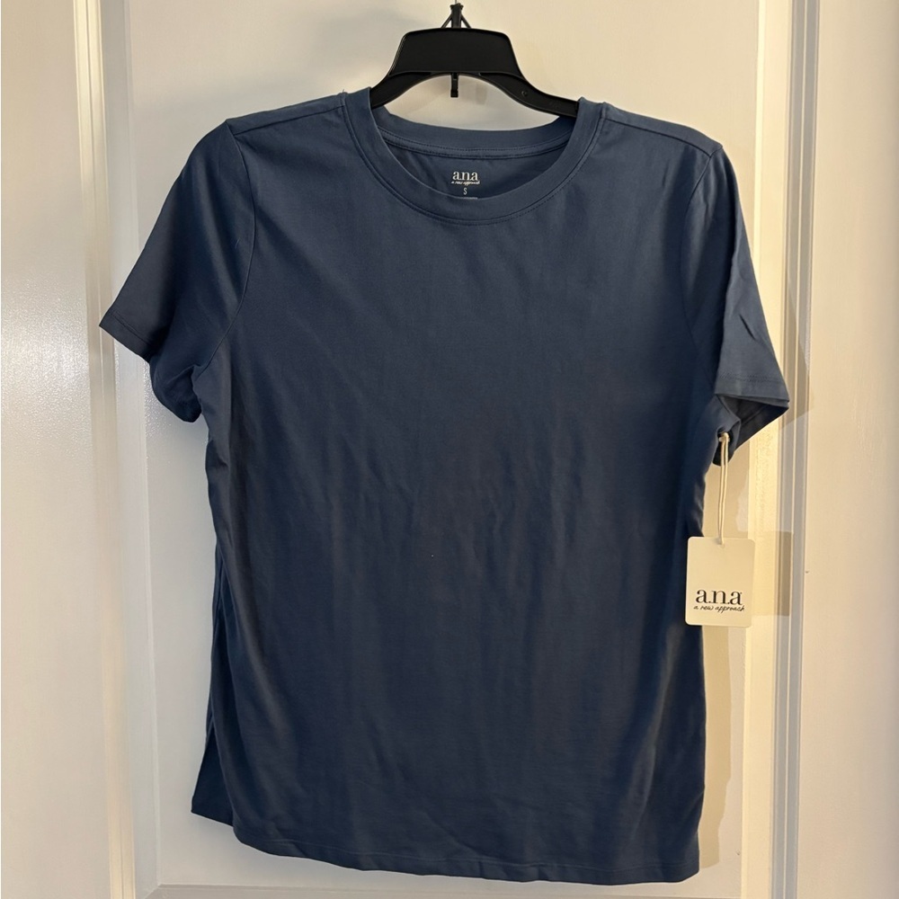 Woman’s A.n.a  navy crew neck tee Sz Small NWT